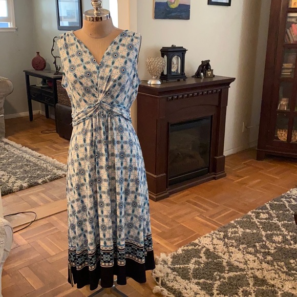 Dana Buchman Dresses & Skirts - Dana Buchman gorgeous sleeveless stretchy dress